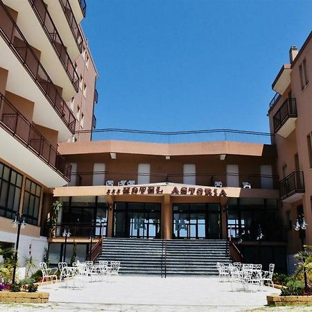 Astoria Ξενοδοχείο Πέζαρο Εξωτερικό φωτογραφία