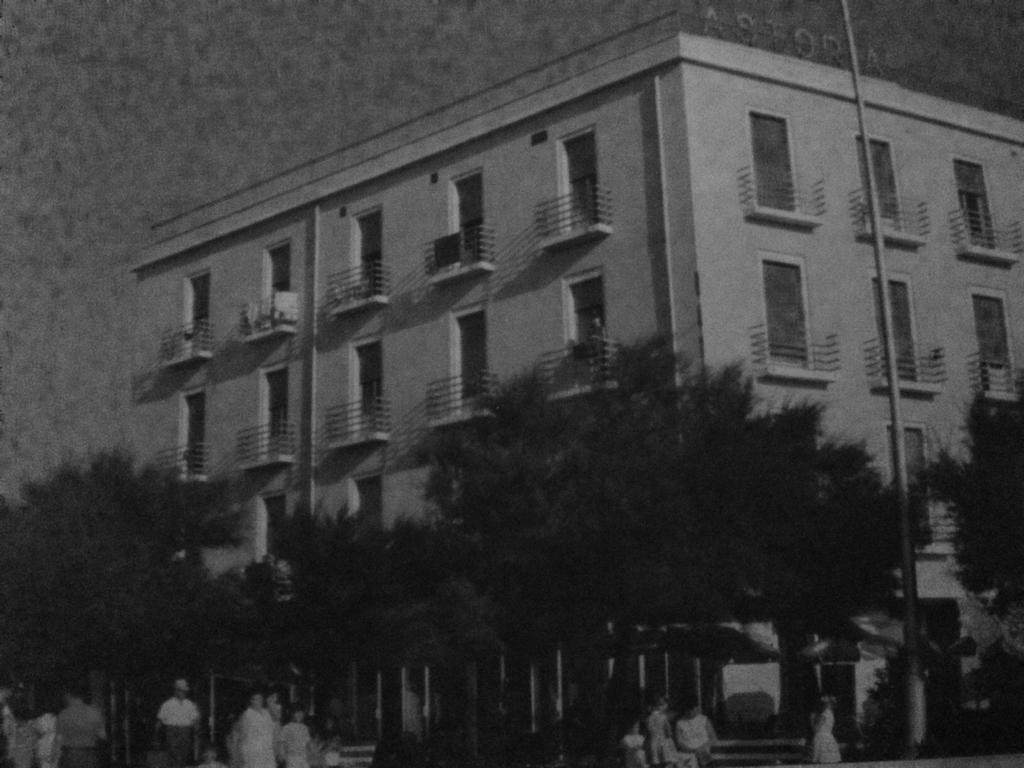 Astoria Ξενοδοχείο Πέζαρο Εξωτερικό φωτογραφία