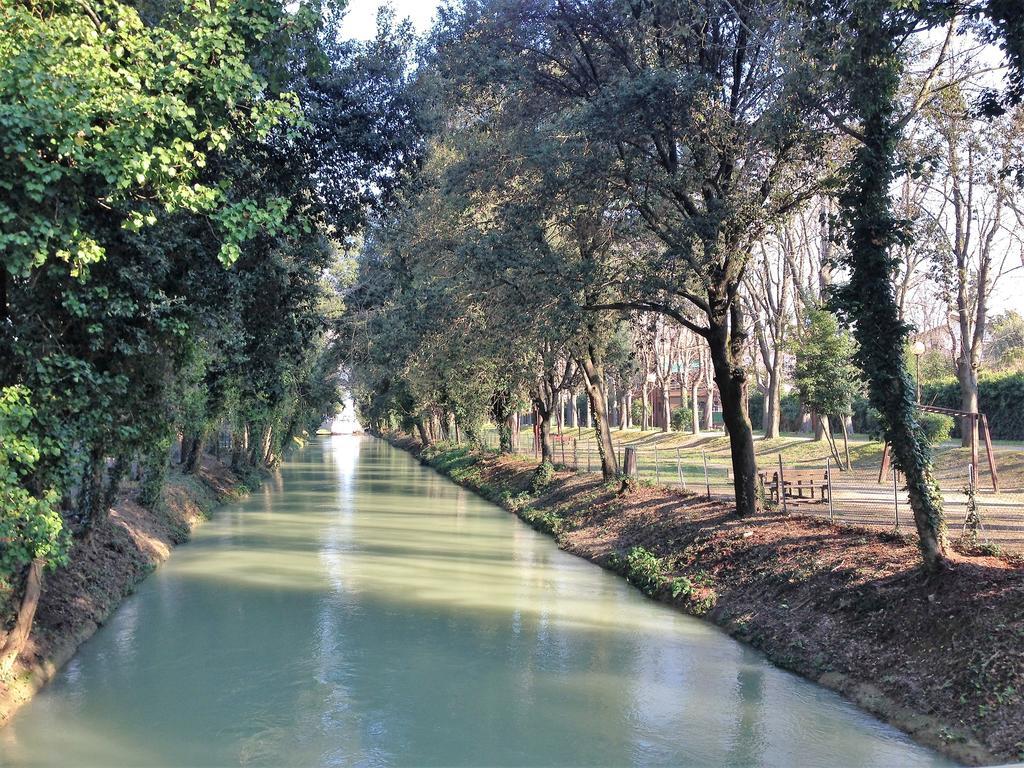 Astoria Ξενοδοχείο Πέζαρο Εξωτερικό φωτογραφία